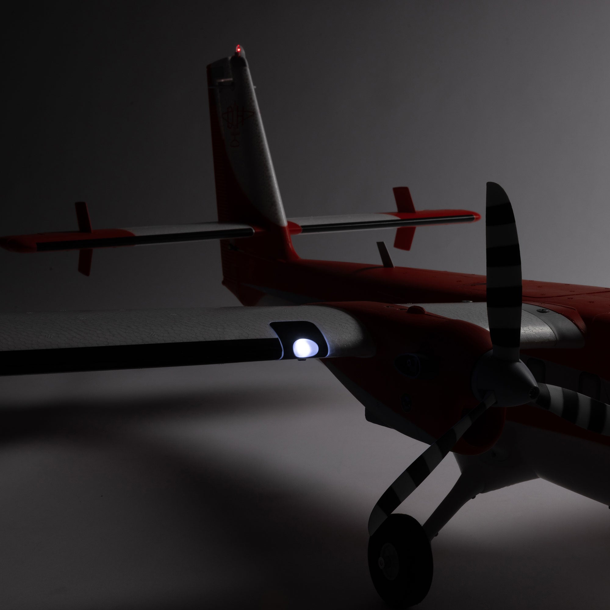 E-flite DHC-6 Twin Otter 1.4m BNF Basic with AS3X+ and SAFE Select Combo with Floats
